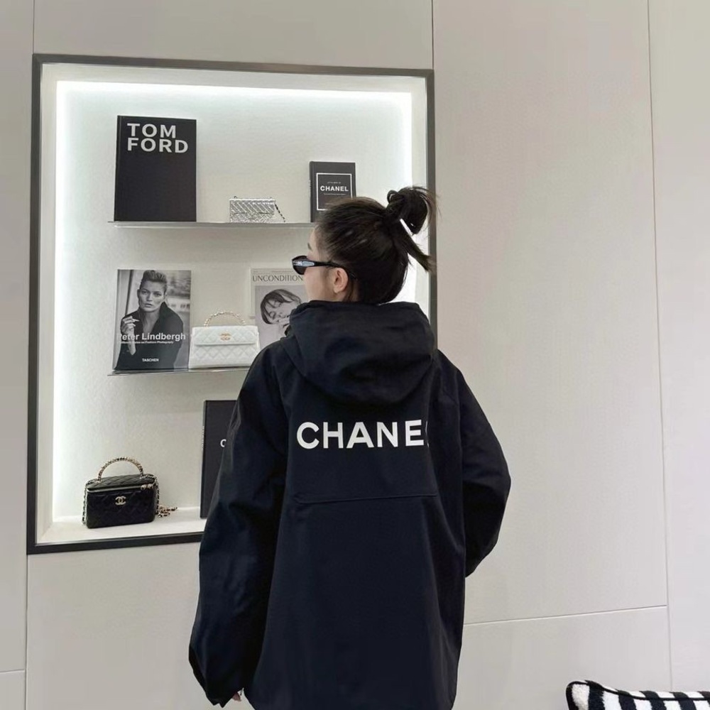 Chanel Women's Black Jacket Oversized - Picture 10 of 16